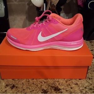 Nike tennis shoes